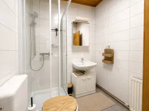 Bright studio with relaxation room in an old villa - Image 5