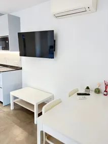 Large E1 Apartment - Image 2
