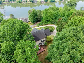 House on the Hill | Lake Views+ Games Room - Image 5