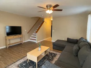 Modern 3BR Duplex - Sleeps 6 - Off-Street Parking - Image 2
