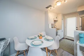 Poplar Place | Cozy 1BR in Uptown Charlotte - Image 3