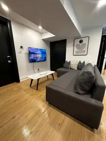 Chic Parkdale 1BR near Queen West - Image 2