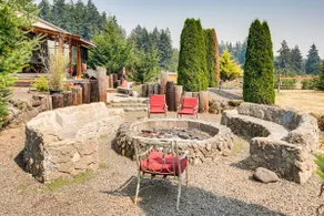 Ranch Suite w/ Hot Tub! Couple’s Stay in La Center - Image 5