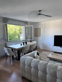 Charming, bright one-bedroom apartment • No one opposite - Image 2