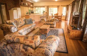 Whispering Karri Retreat 5 Acre Hideaway - Image 2