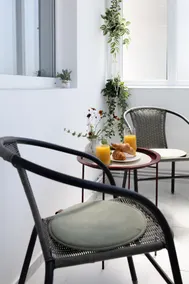 Regal 2BR Central Apartment with Free Parking - Monastery - Image 3
