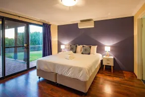 Bondys Beach House Panoramic Beachside Living - Image 5