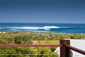 Bondys Beach House Panoramic Beachside Living - Image 4