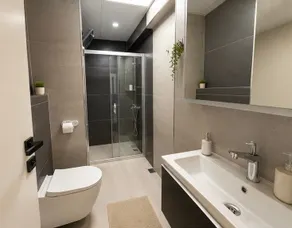 Comfortable and Stylish Central Apartment - Image 4
