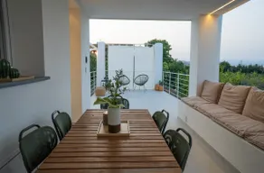 Sea View Villa with Jacuzzi - Image 4
