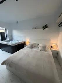 The romance corner with Jacuzzi - Image 5
