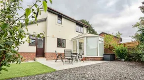 Blorenge View House-Modern Spacious 3-Bedroom - Private parking - Image 5