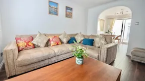 Blorenge View House-Modern Spacious 3-Bedroom - Private parking - Image 2