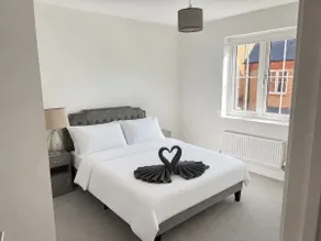 Peaceful New House in Bicester Village - Image 4