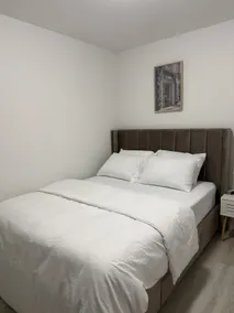 Brand new exquisite and modern one bedroom suite - Image 5