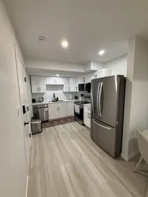 Brand new exquisite and modern one bedroom suite - Image 4
