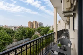 The Luxe Hive Studio. Parking | Golf Course Road - Image 5