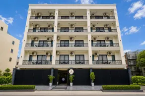 The Luxe Hive Studio. Parking | Golf Course Road - Image 3