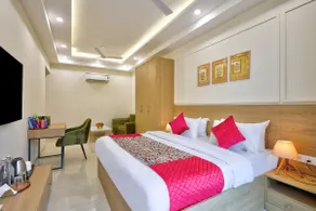 The Luxe Hive Studio. Parking | Golf Course Road - Image 2