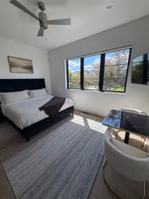 Parkside Luxury Suite - Image 4