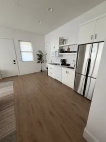 Parkside Luxury Suite - Image 3