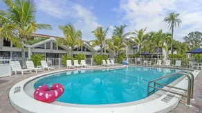 Beachfront • Heated Pool • King Bed - Image 3