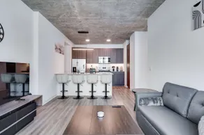 Wabash 4BR - Pool Free In & Out Parking 1 - Image 3