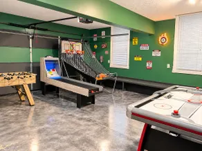 Hot Tub, Pool, Game Rooms, & Star Wars Theater! - Image 5