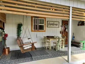 Willow Branch Farmhouse Bed and Barn - Image 3