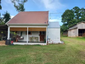 Willow Branch Farmhouse Bed and Barn - Image 2