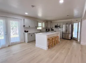 Modern Spacious Retreat: Newly Renovated Home - Image 2