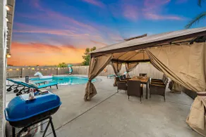 5 Beds, Garage, Pool, King Bed, Gated Yard, Rancho - Image 3