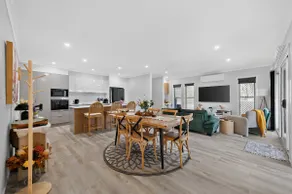 Modern 3BR Warwick Stay | Pet Friendly & Central - Image 3