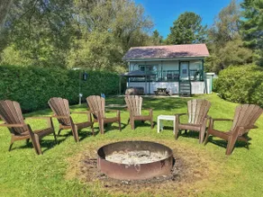 Lake St-Georges cottage with spa - Image 2