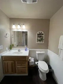 Quiet and spacious 4B3B home just minutes off I-5 - Image 4