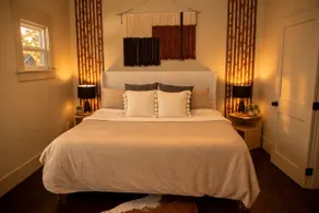 Moody Modern I 2 King Bed En-Suites l 30 day - Image 3