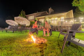The Velvet Pier by the Post Office Motel *HOT TUB* - Image 3