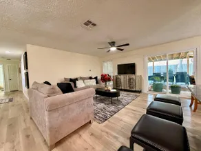 Fully remodeled 4 BR home near NASA for big family - Image 2
