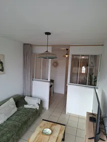 Renovated apartment, quiet, well connected, bike & road - Image 4