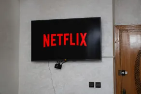 Stylish | Spacious, Modern & Luxury Stay + Netflix - Image 4