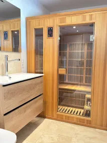 Suite au Chapitre · Sauna & yoga area - Image 4