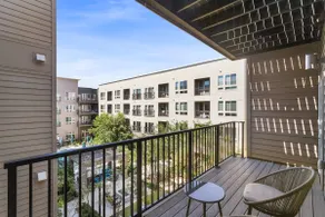 Spacious 2BR plus Den - Pool Balcony & 3 Queens - Image 4