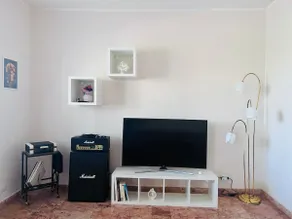 At Roberta's house - Image 4
