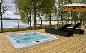 The Villa – Lake Escape w/ Sauna, Jacuzzi & Boats - Image 5