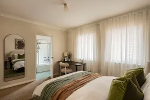 Quiet Retreat | Free CAT Bus to CBD | Fast Wi-Fi - Image 5