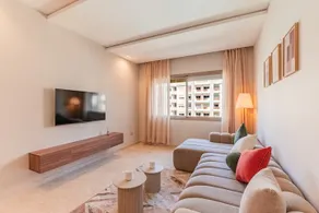L'Horizon | Pool and Balcony | 8m from the airport - Image 2
