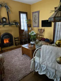 Quaint Garden Suite 3 Blocks From City Park - Image 4