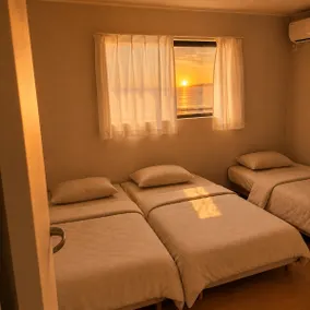 [Rented to one group per day] Cottage | 30 seconds to the sea | Blue Base Sunset | Rented to 7 people with a view of the sunset - Image 3
