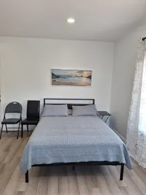 Atlantic Room with kitchenette and private bathroom - Image 4
