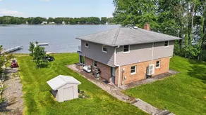 Lakefront · Private Beach, Dock, Fishing & Kayaks - Image 2